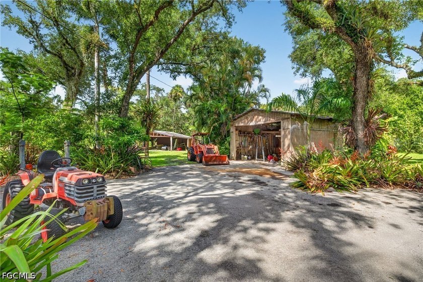 A rare opportunity to own more than 15+ acres of breathtaking - photo 25