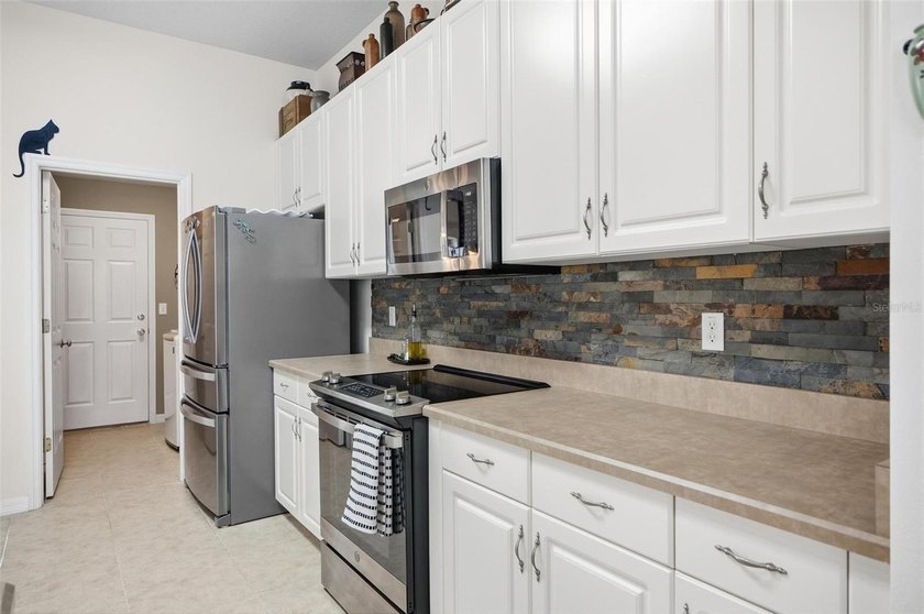 Virtually Staged. Only 1 photo is virtually staged. This home - photo 25