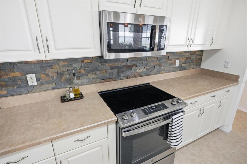 Virtually Staged. Only 1 photo is virtually staged. This home - photo 27