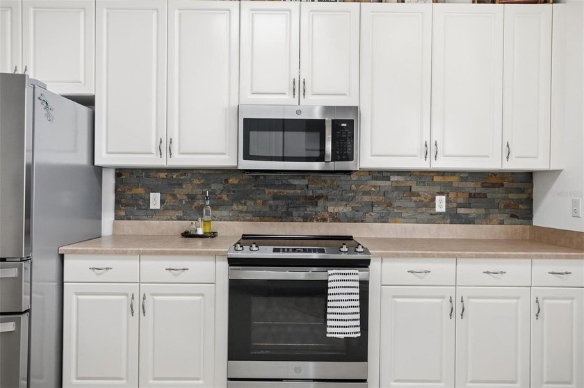 Virtually Staged. Only 1 photo is virtually staged. This home - photo 29