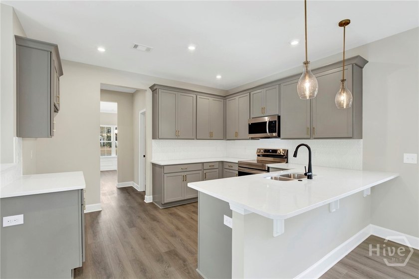 Ernest Homes popular Mulberry floor plan! This new construction - photo 12