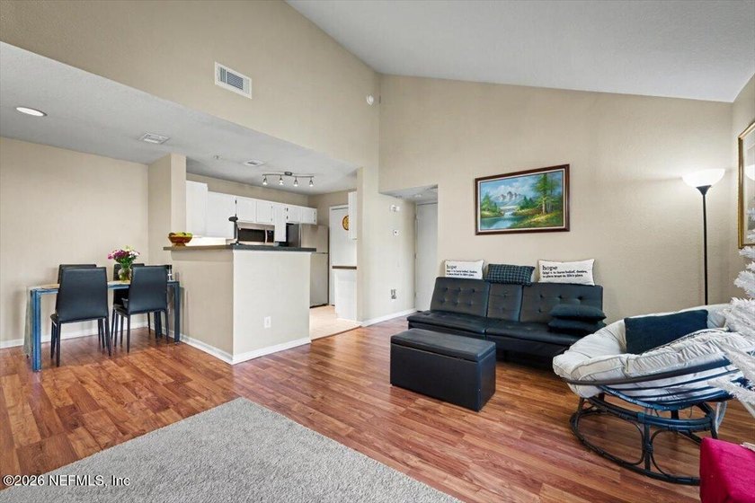 Beautifully updated 2BR/2BA condo in Villas of Timberlin Park - photo 12