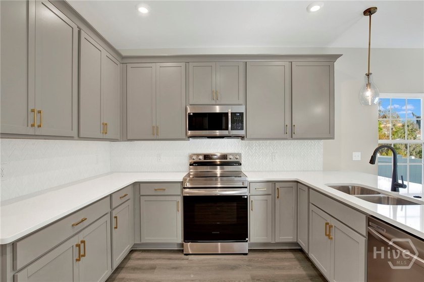Ernest Homes popular Mulberry floor plan! This new construction - photo 14
