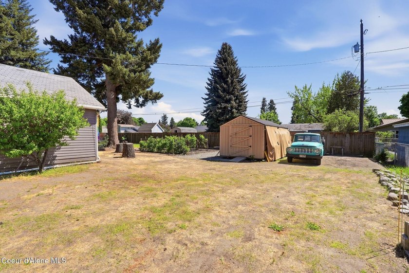 INVESTOR ALERT-DOUBLE LOT in Mid town CDA- Welcome to this - photo 23
