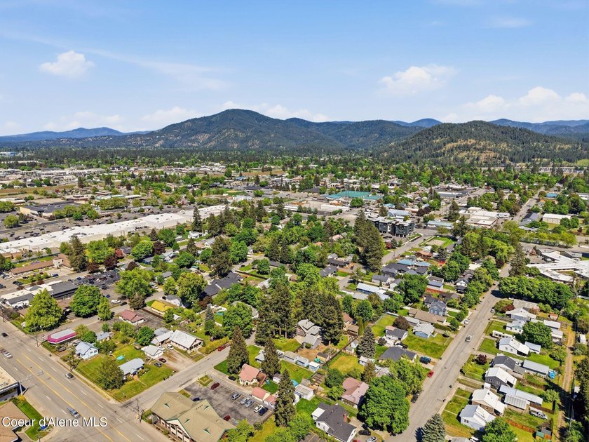 INVESTOR ALERT-DOUBLE LOT in Mid town CDA- Welcome to this - photo 34