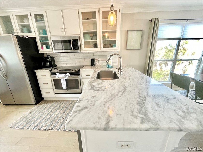 Your fully-furnished beach home in Gulf Shores awaits! Located - photo 8