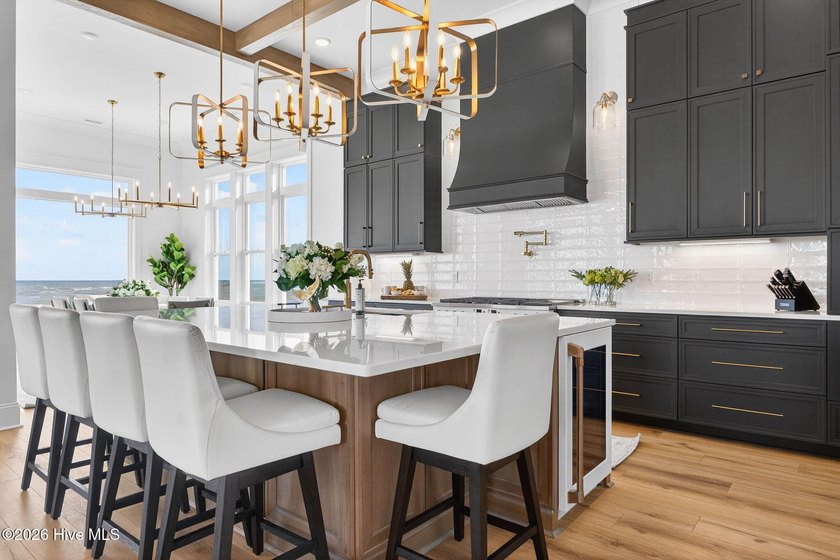 Welcome to 47 Grand View Drive in the exclusive gated community - photo 10