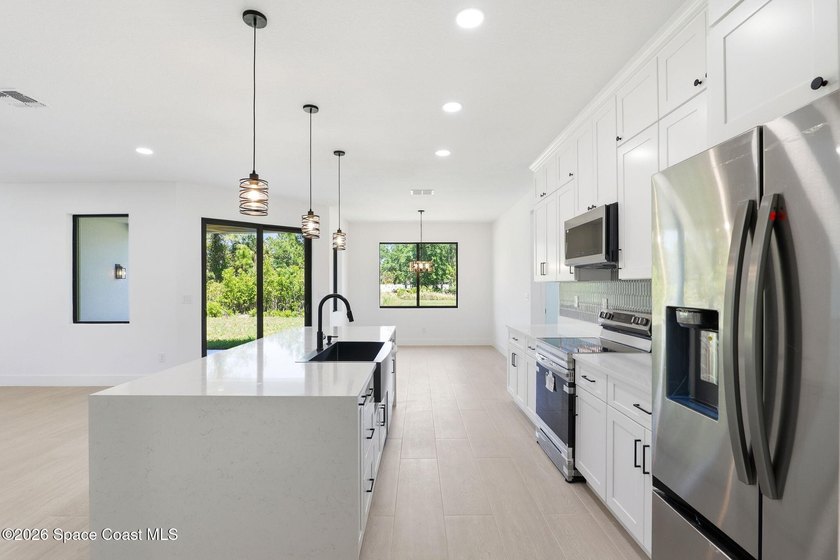 Move-in ready and perfectly positioned on a desirable CORNER LOT - photo 8