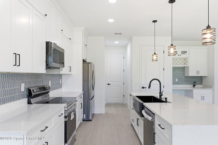 Move-in ready and perfectly positioned on a desirable CORNER LOT - photo 10