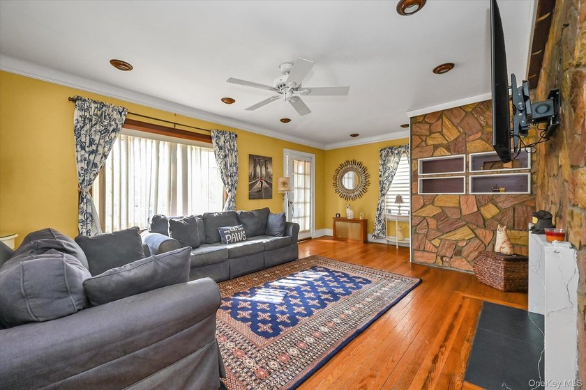 Location ! Location ! North Flushing Colonial on 4400 Sqft - photo 2