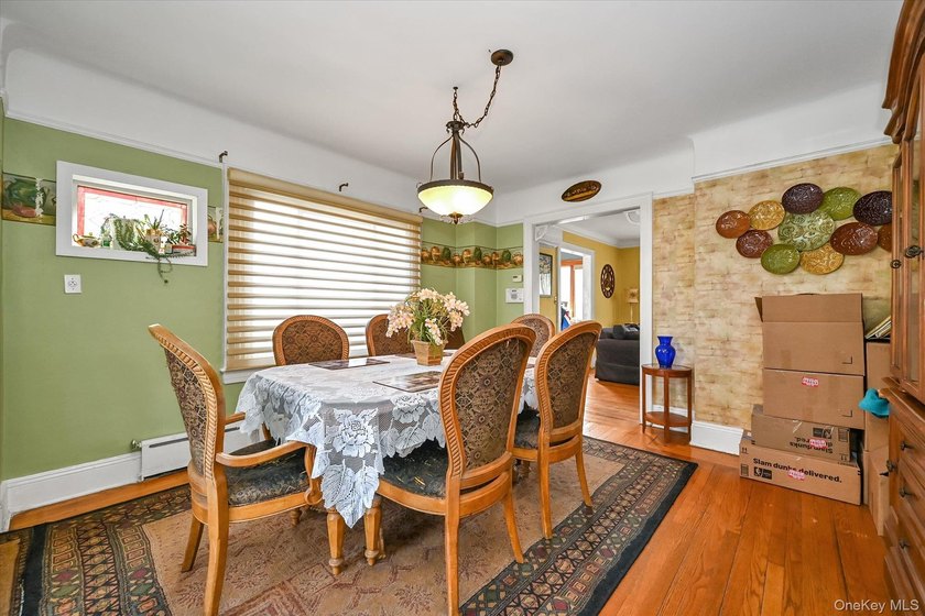 Location ! Location ! North Flushing Colonial on 4400 Sqft - photo 4