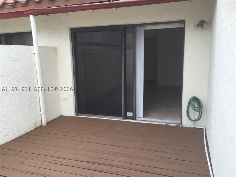 SPACIOUS 3/2 TOWNHOUSE IN GATED COMMUNITY. CONVENIENTLY LOCATED - photo 5