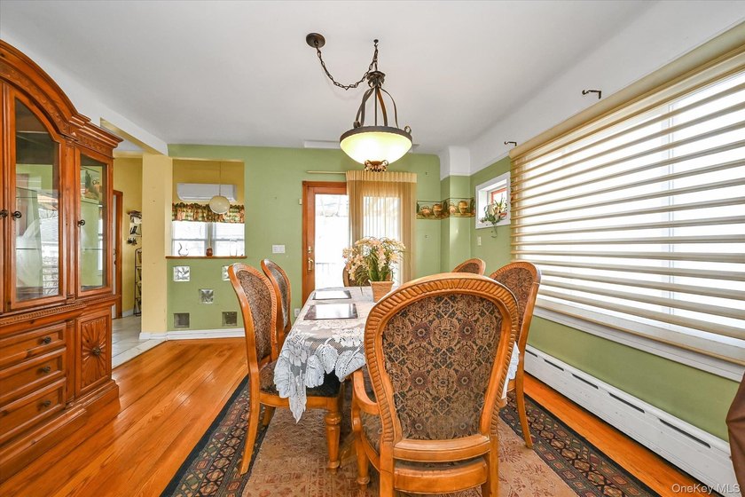 Location ! Location ! North Flushing Colonial on 4400 Sqft - photo 5