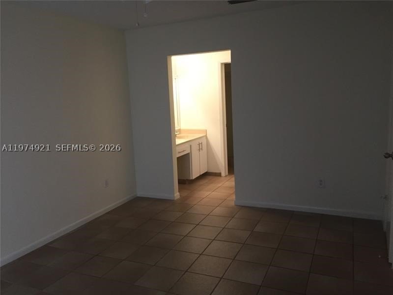 SPACIOUS 3/2 TOWNHOUSE IN GATED COMMUNITY. CONVENIENTLY LOCATED - photo 8