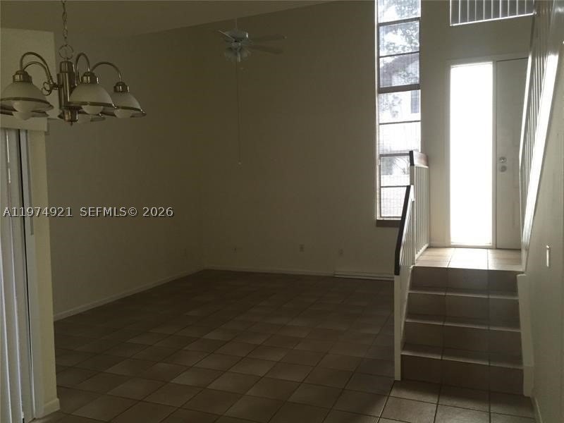 SPACIOUS 3/2 TOWNHOUSE IN GATED COMMUNITY. CONVENIENTLY LOCATED - photo 9