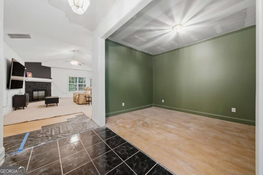 Welcome home to 359 Cannongate Road in Sharpsburg, Georgia - a - photo 4