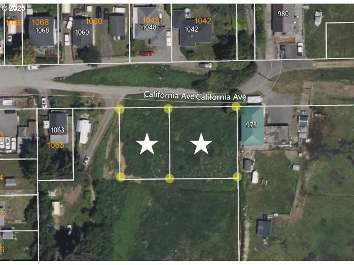 Large vacant lot located in the Englewood area of Coos Bay. This - photo 5