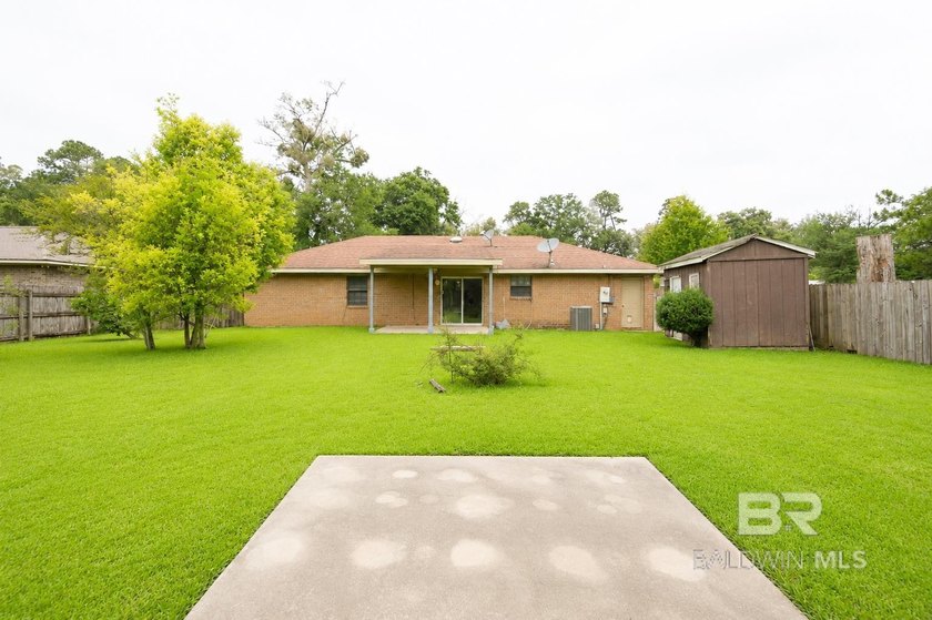 Welcome to 614 Eastgate Circle in Foley, Alabama! This freshly - photo 31