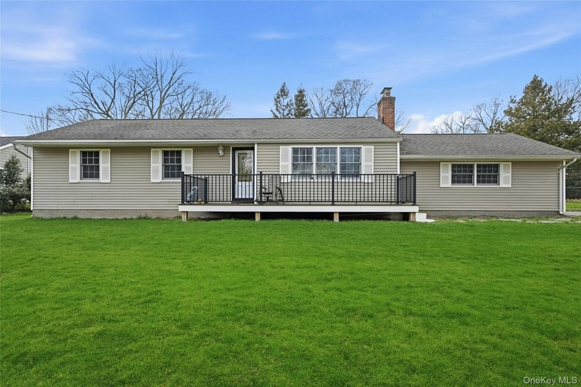 Welcome to this exceptional Old Stony Brook gem, located North - photo 2