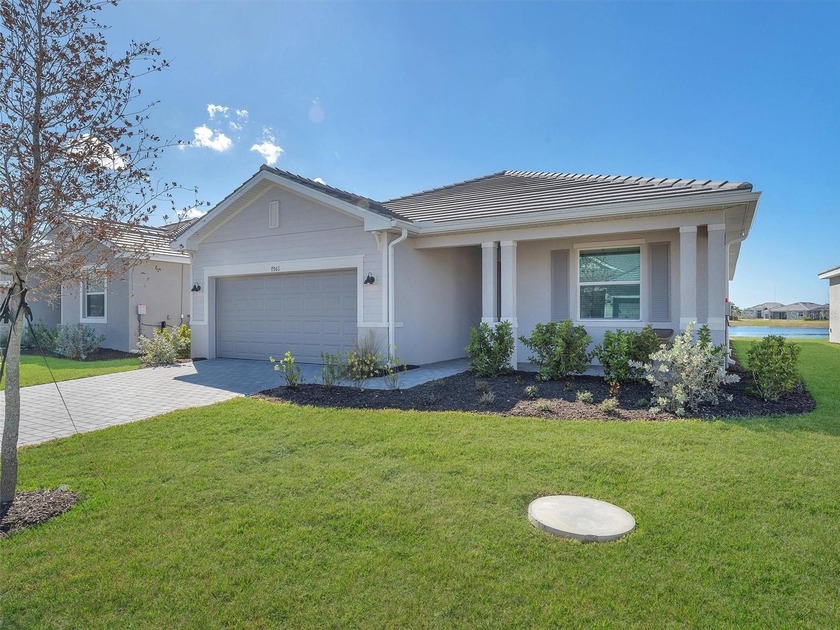 Move in ready 2024 built Lennar Venice model with no CDD fees - photo 3