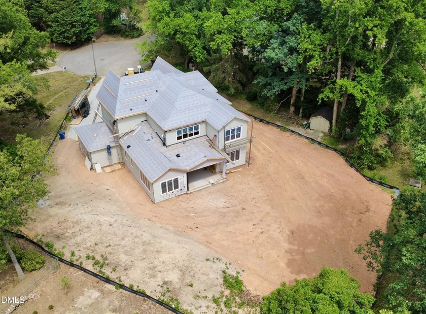 Showcasing refined craftsmanship by DJF Builders, this stunning - photo 4
