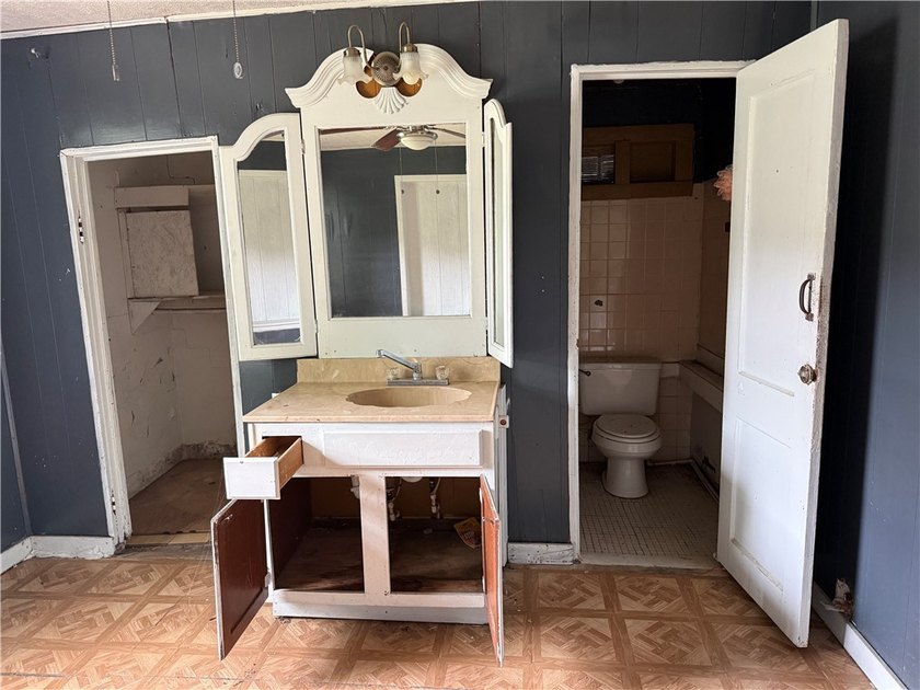 Selling AS IS ! Looking for investors, flippers, or buyers ready - photo 6