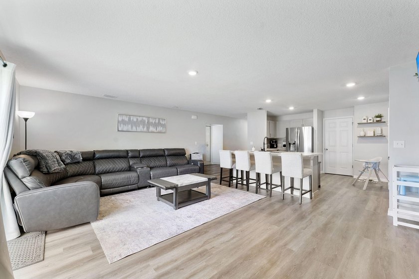 Discover this stunning 4 bedroom, 2 bathroom single family home - photo 16