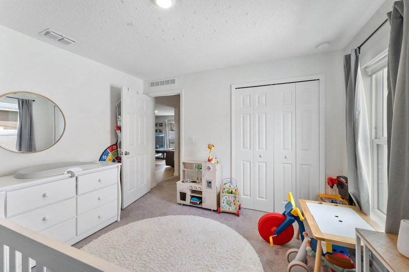 Discover this stunning 4 bedroom, 2 bathroom single family home - photo 21