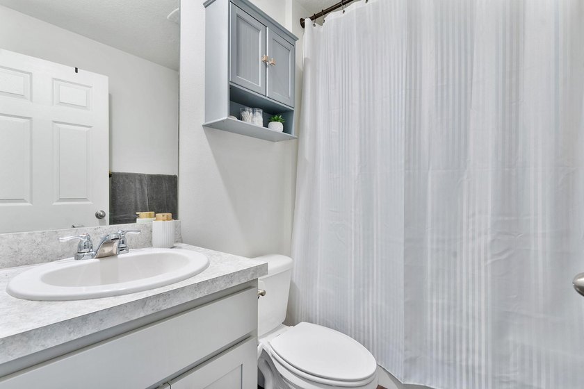 Discover this stunning 4 bedroom, 2 bathroom single family home - photo 24