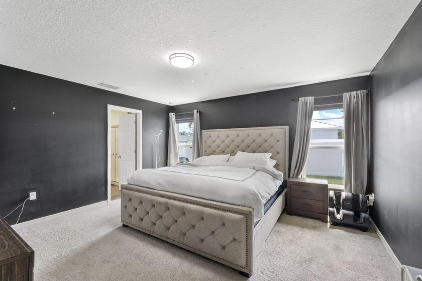 Discover this stunning 4 bedroom, 2 bathroom single family home - photo 25