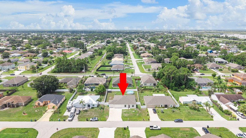 Discover this stunning 4 bedroom, 2 bathroom single family home - photo 34