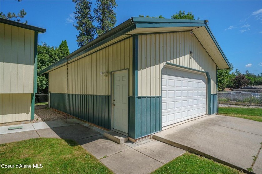 Room for everything-including the toys! This updated 4 bed, 2 - photo 44