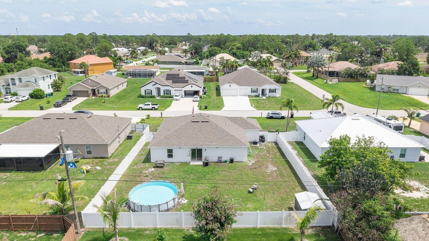 Discover this stunning 4 bedroom, 2 bathroom single family home - photo 48