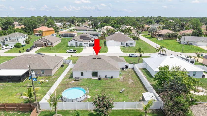 Discover this stunning 4 bedroom, 2 bathroom single family home - photo 49