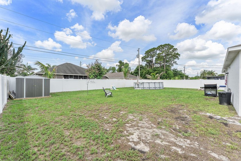 Discover this stunning 4 bedroom, 2 bathroom single family home - photo 50