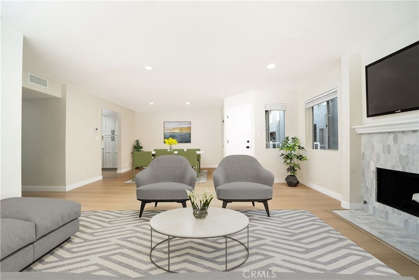 Welcome to this beautifully updated 3-bedroom, 2.5-bathroom home - photo 3