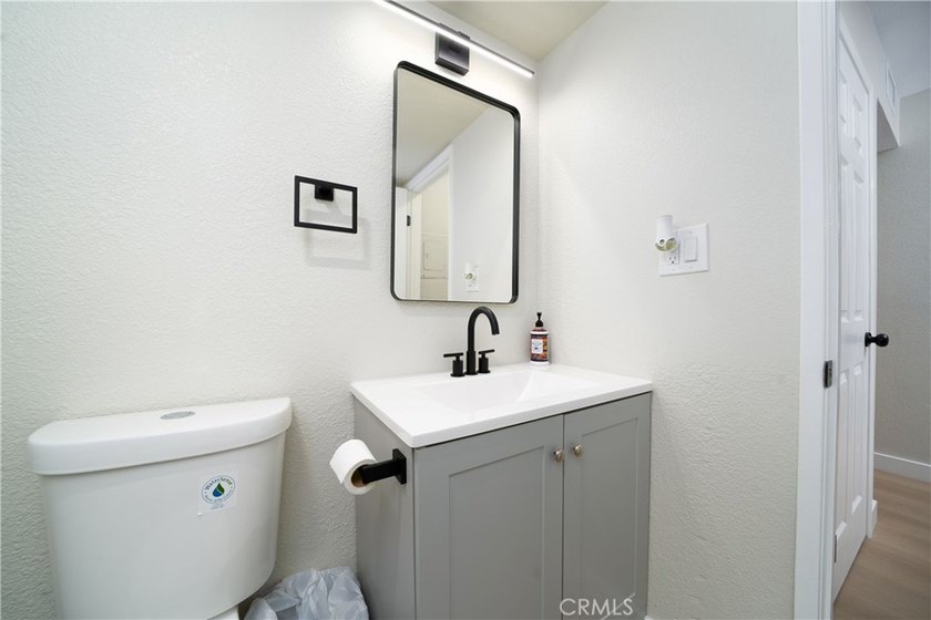 Welcome to this beautifully updated 3-bedroom, 2.5-bathroom home - photo 8
