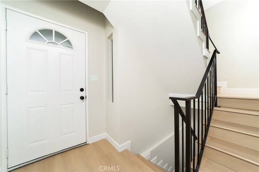 Welcome to this beautifully updated 3-bedroom, 2.5-bathroom home - photo 9