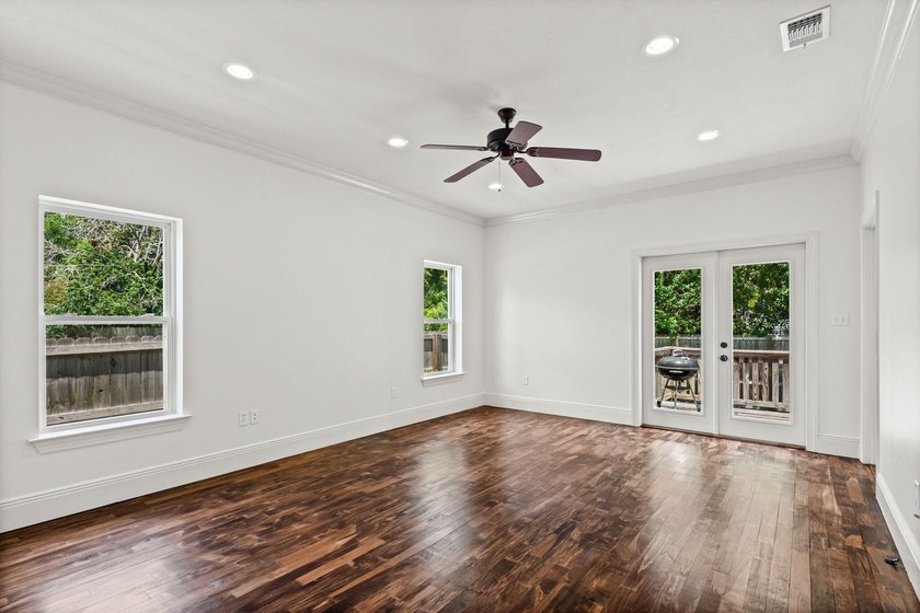 An elegantly crafted cottage, this two-story home in Santa Rosa - photo 16