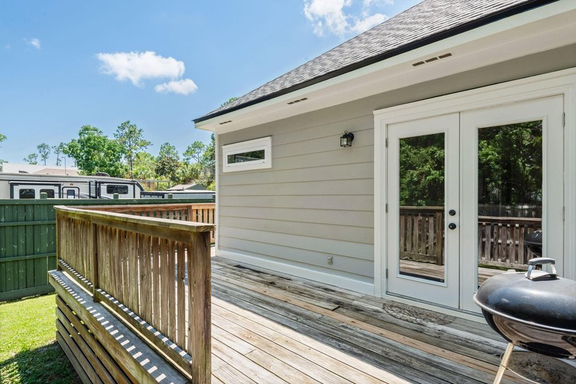 An elegantly crafted cottage, this two-story home in Santa Rosa - photo 33