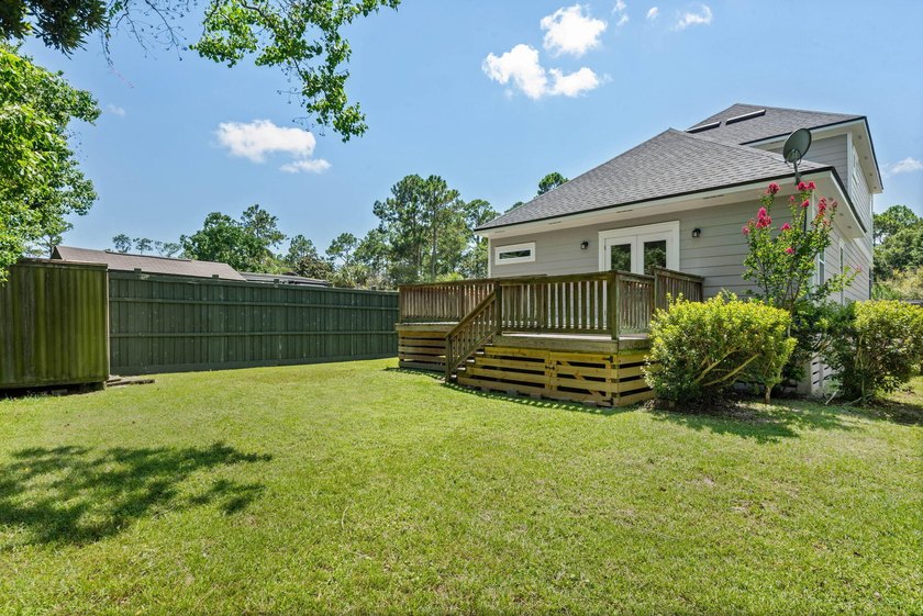 An elegantly crafted cottage, this two-story home in Santa Rosa - photo 37