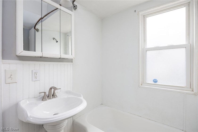 Welcome to 19307 Kildeer Avenue in Cleveland! 3 bedrooms, 1 1/2 - photo 16