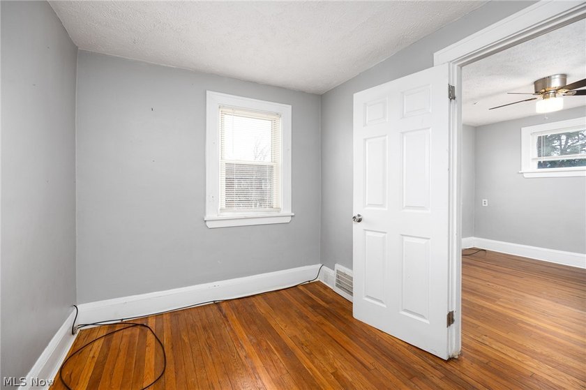 Welcome to 19307 Kildeer Avenue in Cleveland! 3 bedrooms, 1 1/2 - photo 26