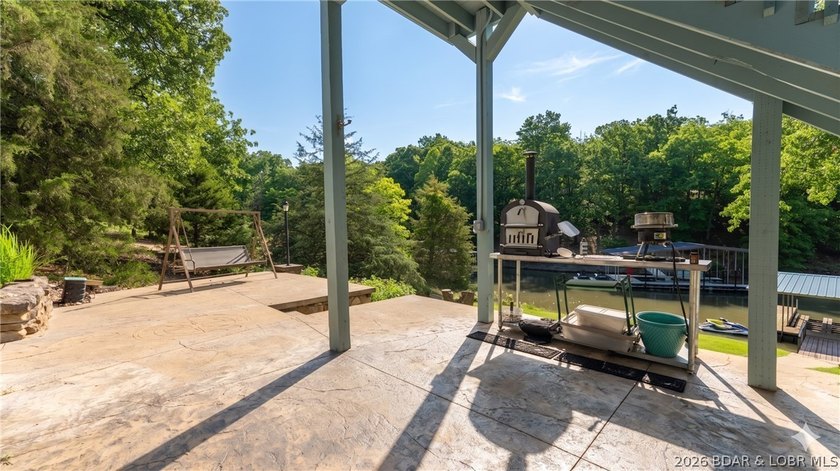 Inviting Lake Home in prestigous Foxhead Shores Estates brings - photo 32