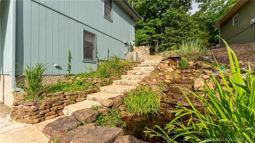 Inviting Lake Home in prestigous Foxhead Shores Estates brings - photo 33