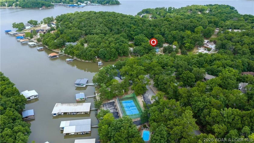 Inviting Lake Home in prestigous Foxhead Shores Estates brings - photo 40