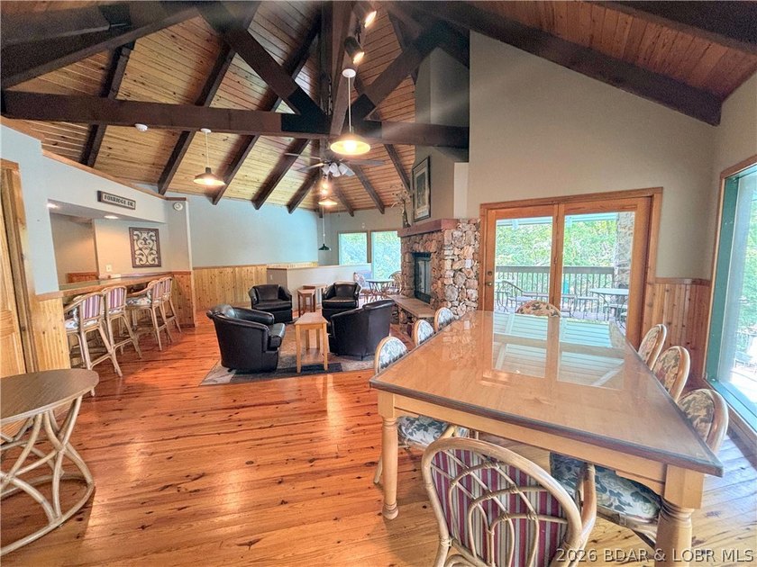 Inviting Lake Home in prestigous Foxhead Shores Estates brings - photo 48