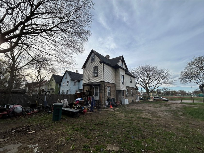 This single-family home is a turnkey investment opportunity - photo 4