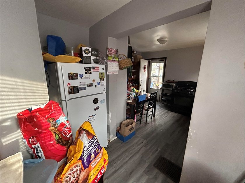 This single-family home is a turnkey investment opportunity - photo 9