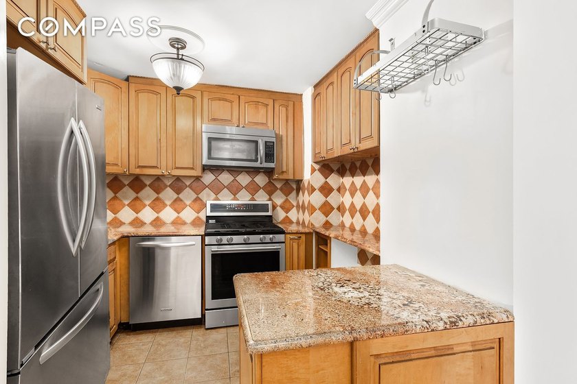 Welcome to Residence 3D at the Frost House. This 1 bedroom home - photo 4